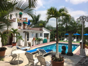  Hotel Bajo el Volcan  Куэрнавака